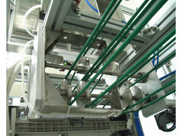cnc精密機械加工：龍門式cnc精密機械加工設備就用得較為多的設備，他的通用性很廣
